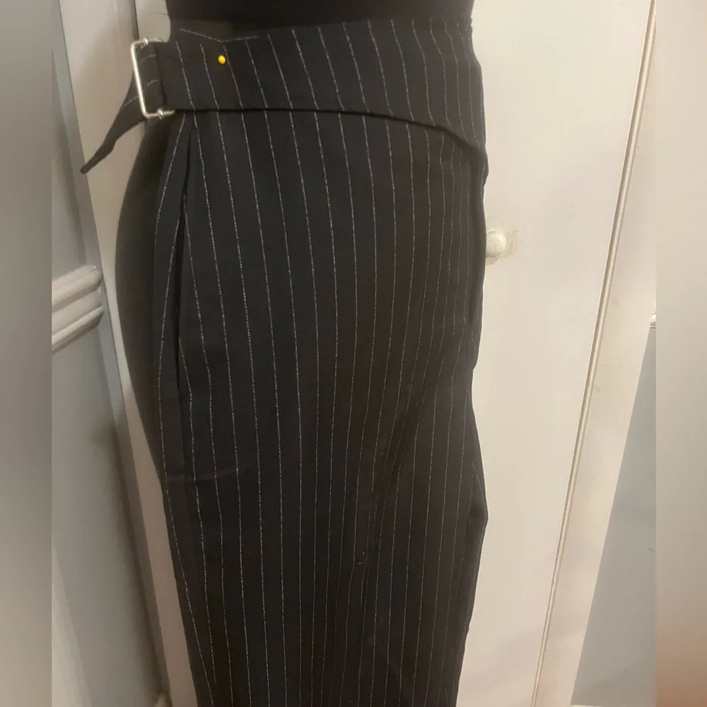 ASOS Design smart wide leg pin stripe pants with asymmetric waist - Picture 3 of 4